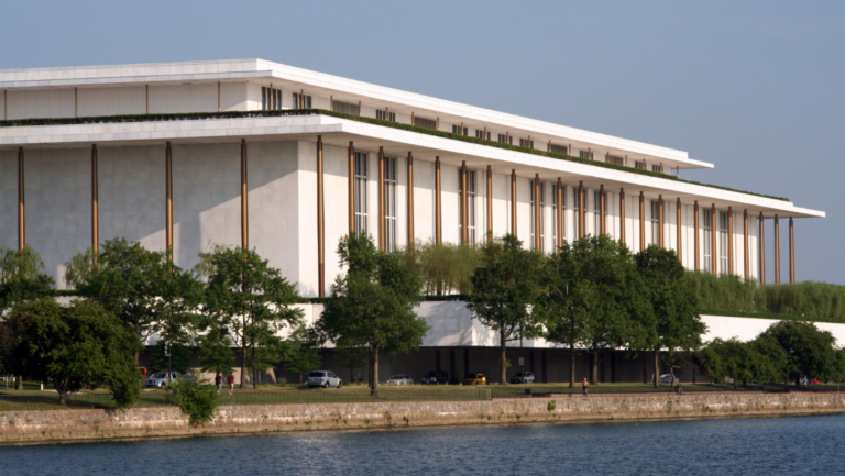 Kennedy Center Waiting Room: A Guide Through High Traffic