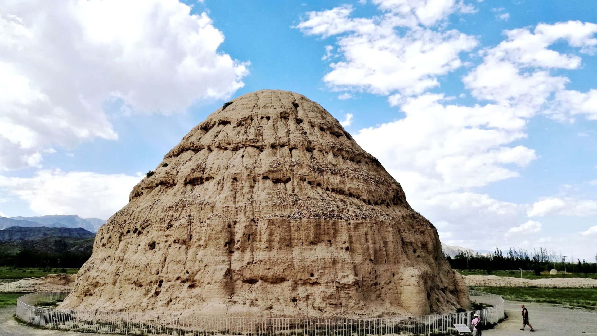 Chinas Pyramids